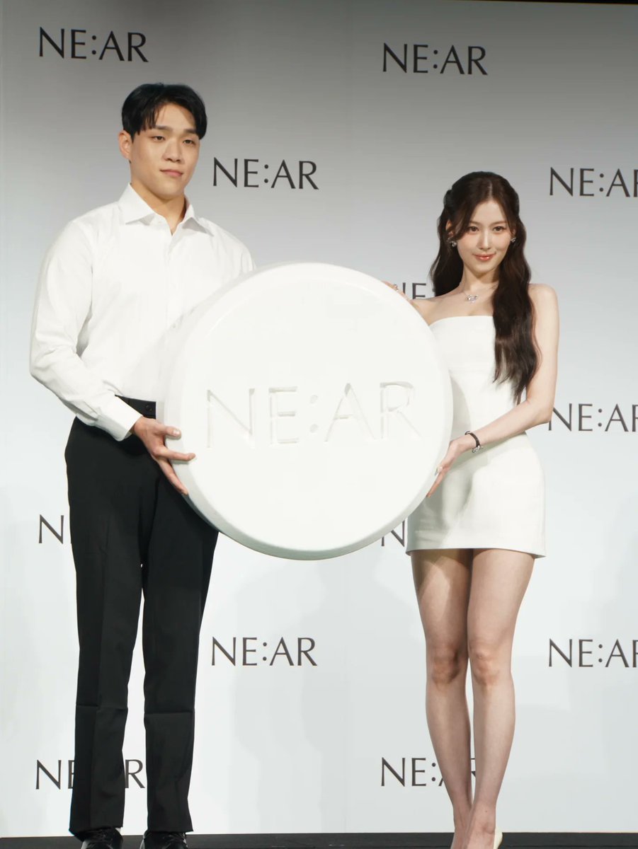 Tzu_Deng's tweet photo. The saga continues with Sana and her giant products https://t.co/8YGBxoKpzK