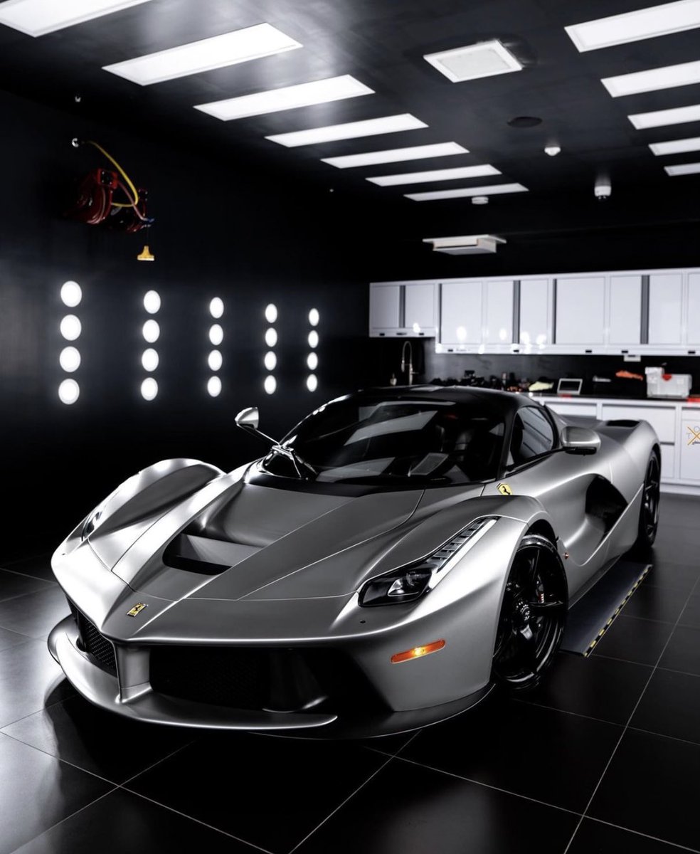 LuxuryCars365's tweet photo. Ferrari LaFerrari ♠️ https://t.co/CPzO5pZIe2