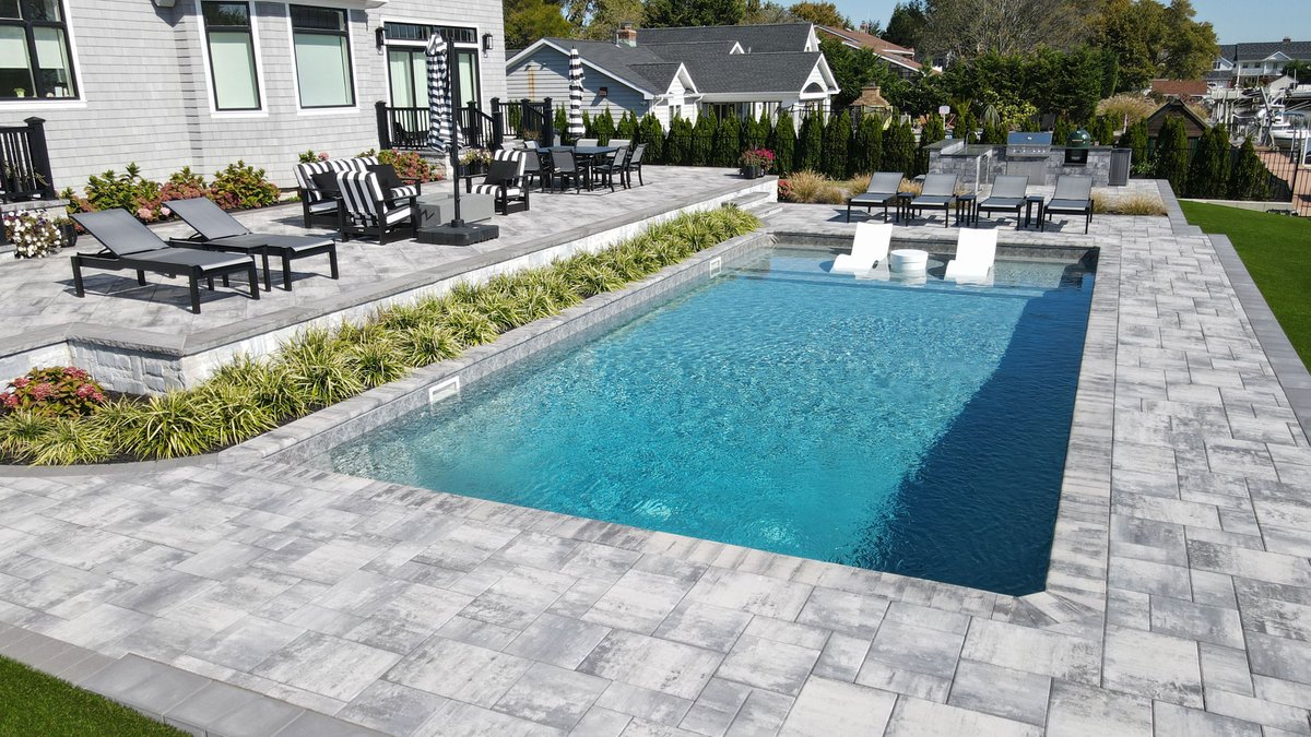NicolockPaving's tweet image. These projects feature Chesapeake Blend, Graphite Pearl Blend, and Pennsylvania Blue—each bringing its own unique character to the space. 

Which direction would you go?

#ColorChoice #PaverDesign #OutdoorStyle #Nicolock #DesignHelp
