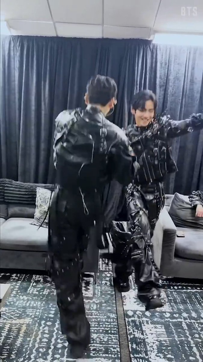 TIGER__MISSION's tweet photo. SO BEFORE TAEKOOK DO THAT ICONIC HANDSHAKE TAE ALREADY SITTING WITH JIN IN THEIR PERSONAL TIME COOL COOL COOL COOL 
#taejin #vjin https://t.co/gmf0DskDYR