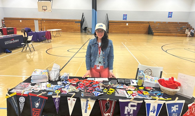 engageky's tweet image. @universityofky Cooperative Extension Service teamed up with #UnionCountyHS for the College Reality Fair! Students learned about paying for college, #FAFSA, KEES money, scholarships, and loans. #KCC Julianna Brown helped sophomores with their mock college experience! #EngageKY