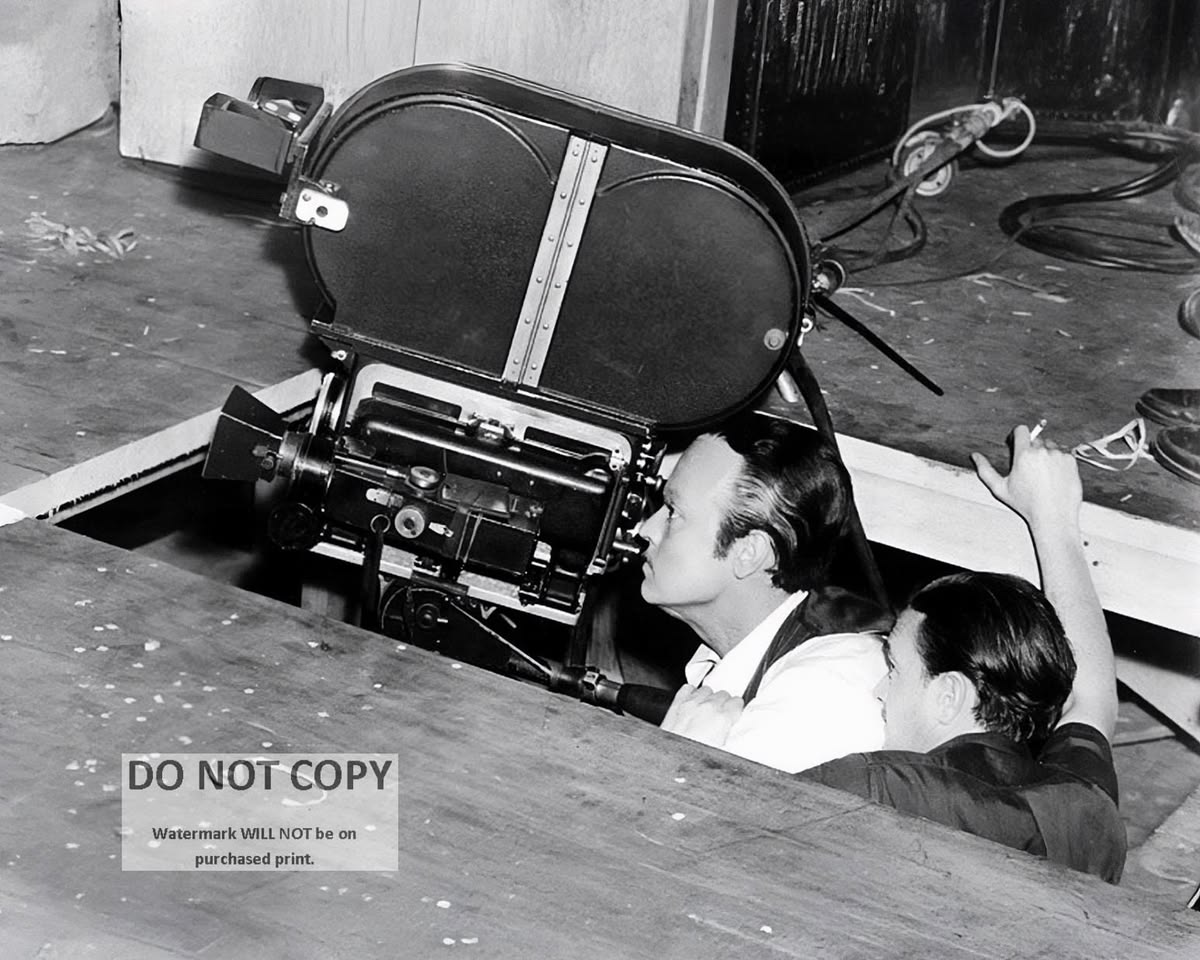 BoylanRoger's tweet photo. Orson Welles and Gregg Toland filming "Citizen Kane," 1941. https://t.co/QEMPsBNblP