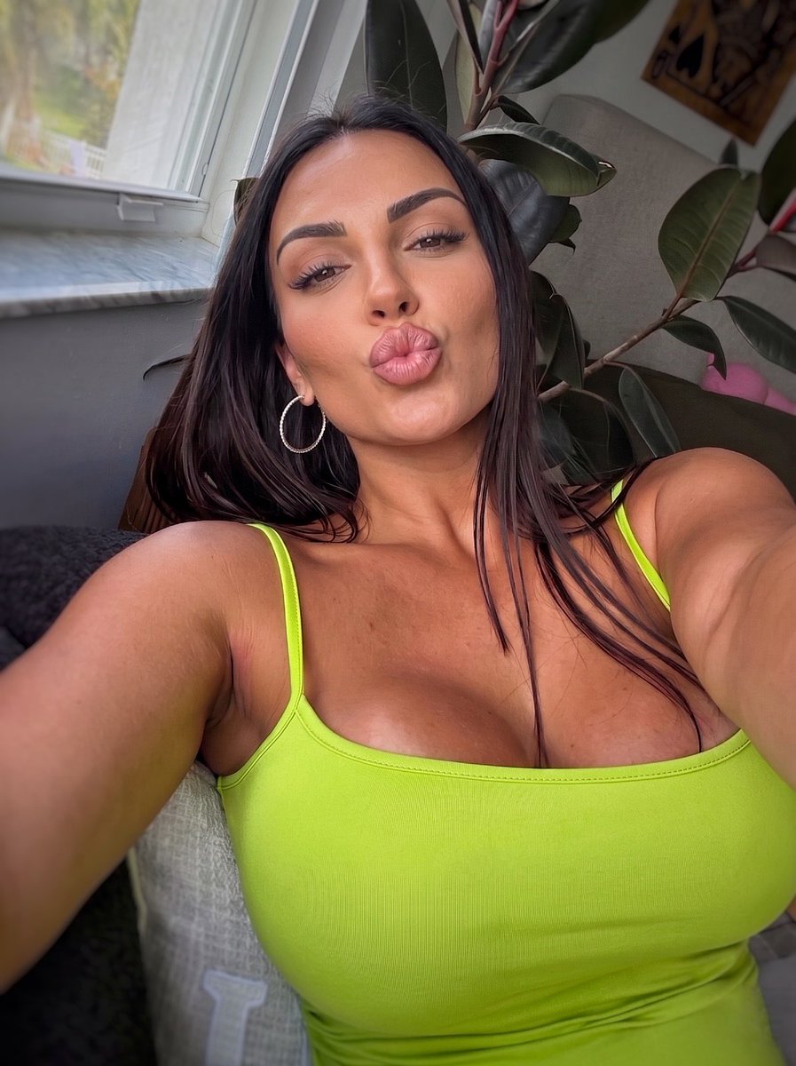 Mia Fernandes tweet media
