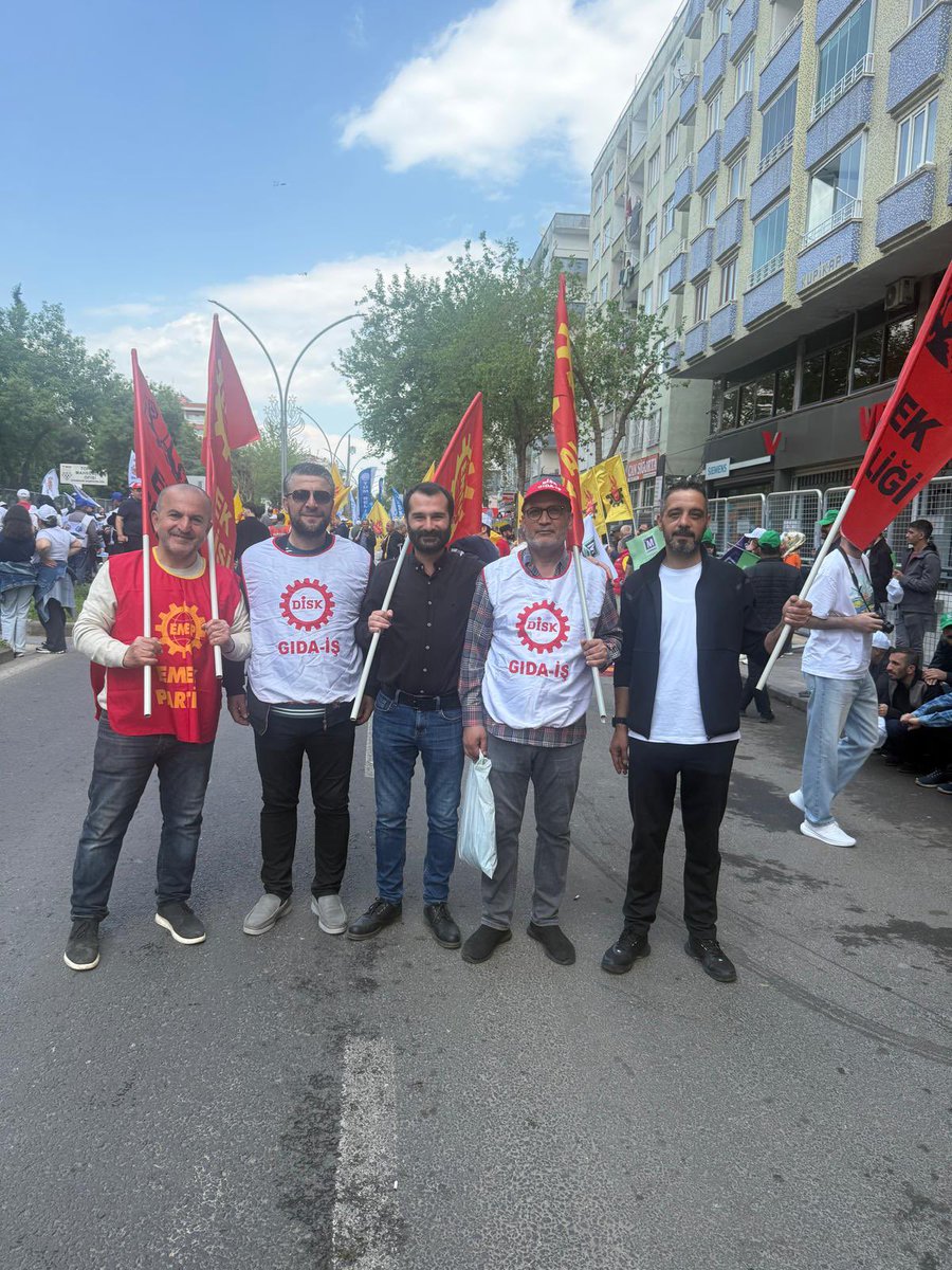 diskgidais's tweet photo. Diyarbakır'da Gıda işçileri 1 Mayıs alanından seslendi
Taşeron çalışma değil
Güveneceli çalışma hakkı için
Yaşasın #1Mayıs Mayıs

📍Diyarbakır https://t.co/4DKWzhpT5i