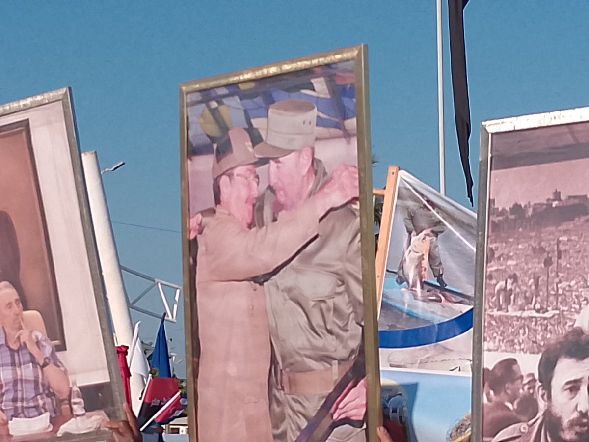 Sepa usted señor Trump, que aquí 🇨🇺 no se rinde nadie... ¡Patria o Muerte! ¡Venceremos!
¡Viva el #1Mayo! #100fuegosVibra