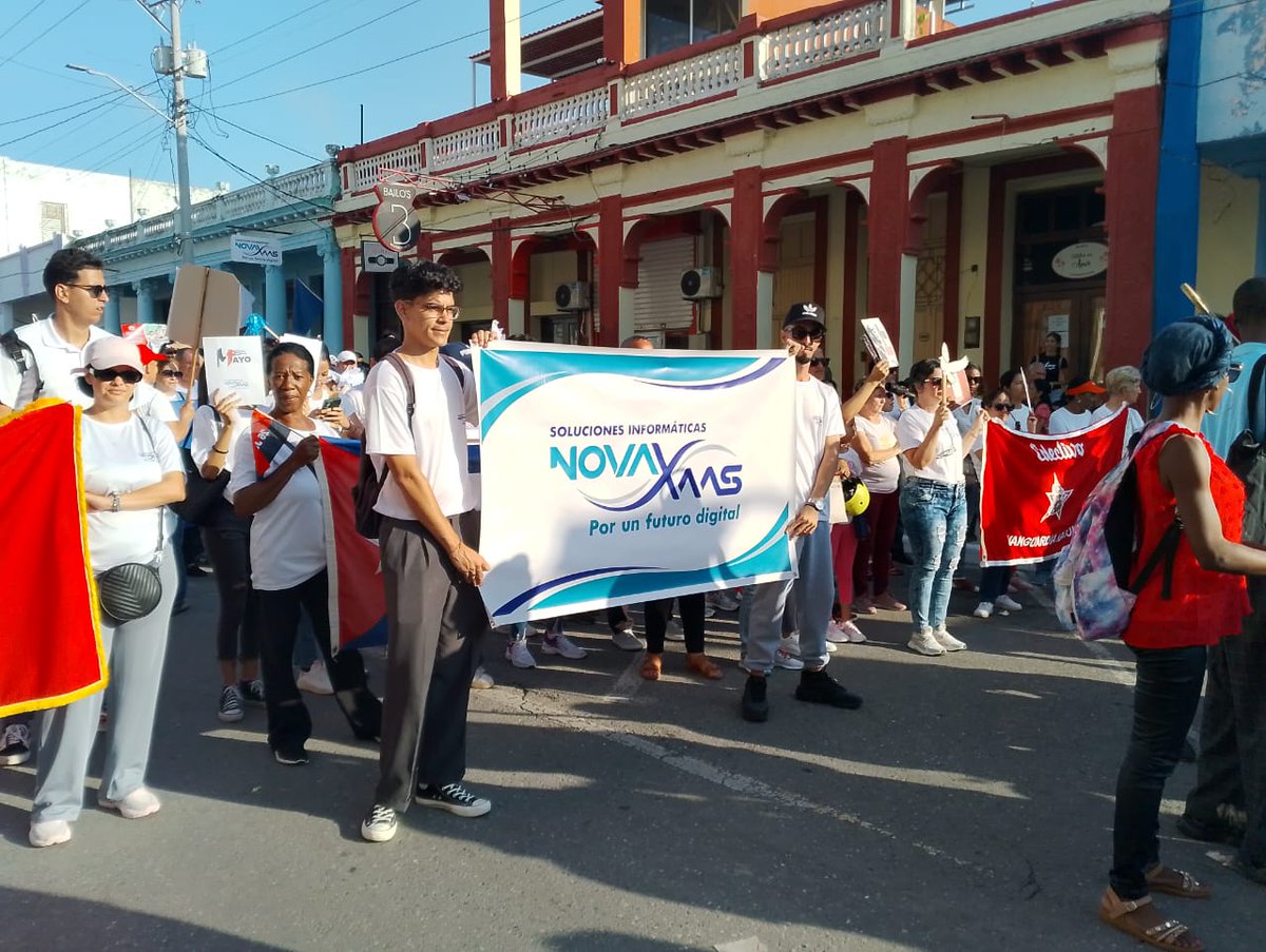 desoft_empresa's tweet photo. #Desoft presente en todas las plazas de #Cuba porque #LaPatriaSeDefiende https://t.co/DzHsqScqel