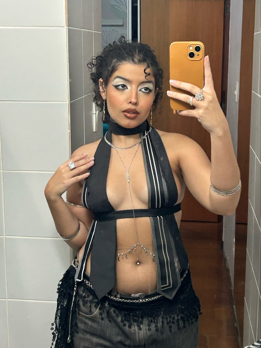 𝔇𝔦𝔬𝔫𝔦𝔰𝔦𝔞𝔠𝔞🍇 tweet media