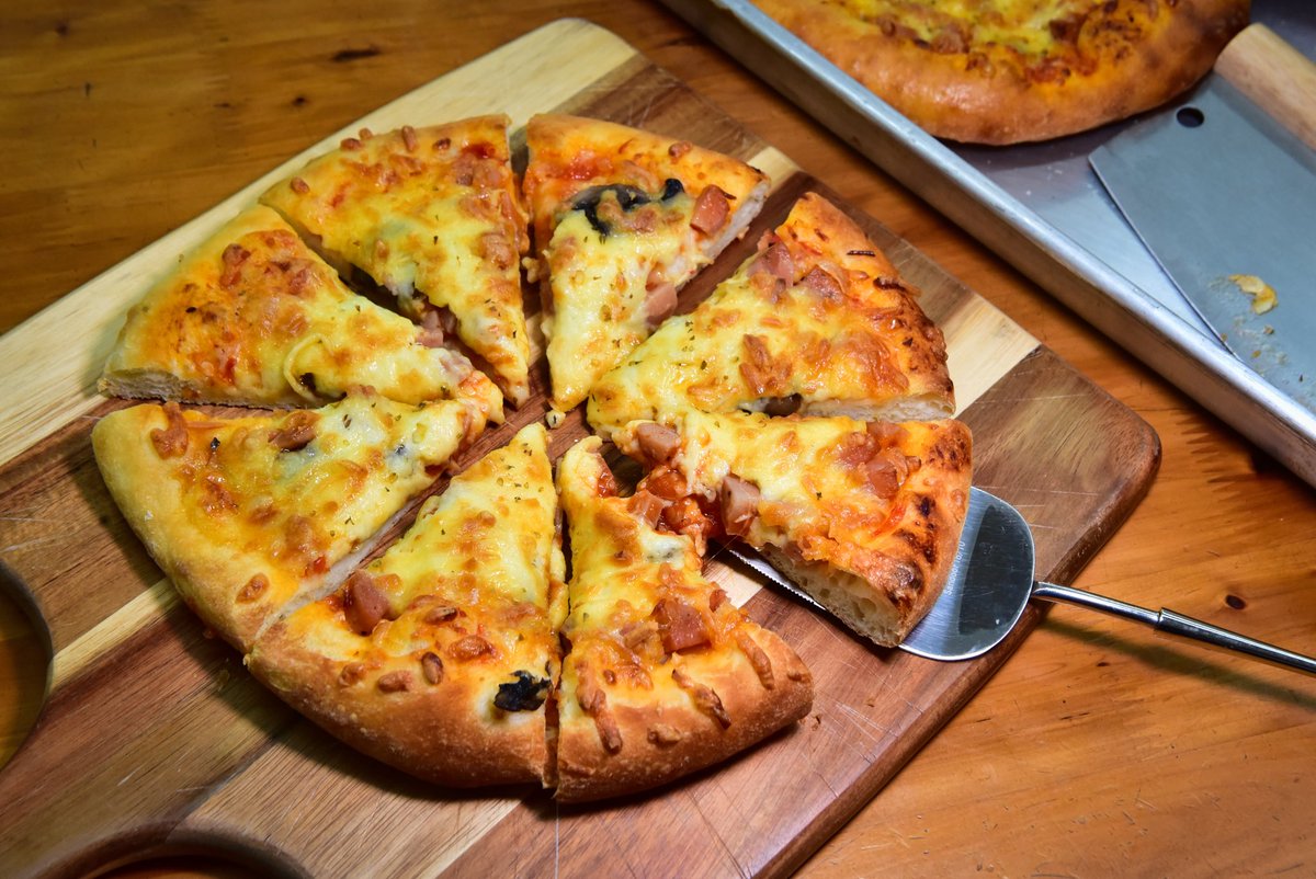 _vanye_'s tweet image. 過節就得吃pizza
因為pizza只有6片、8片
不會有7片

#pizza