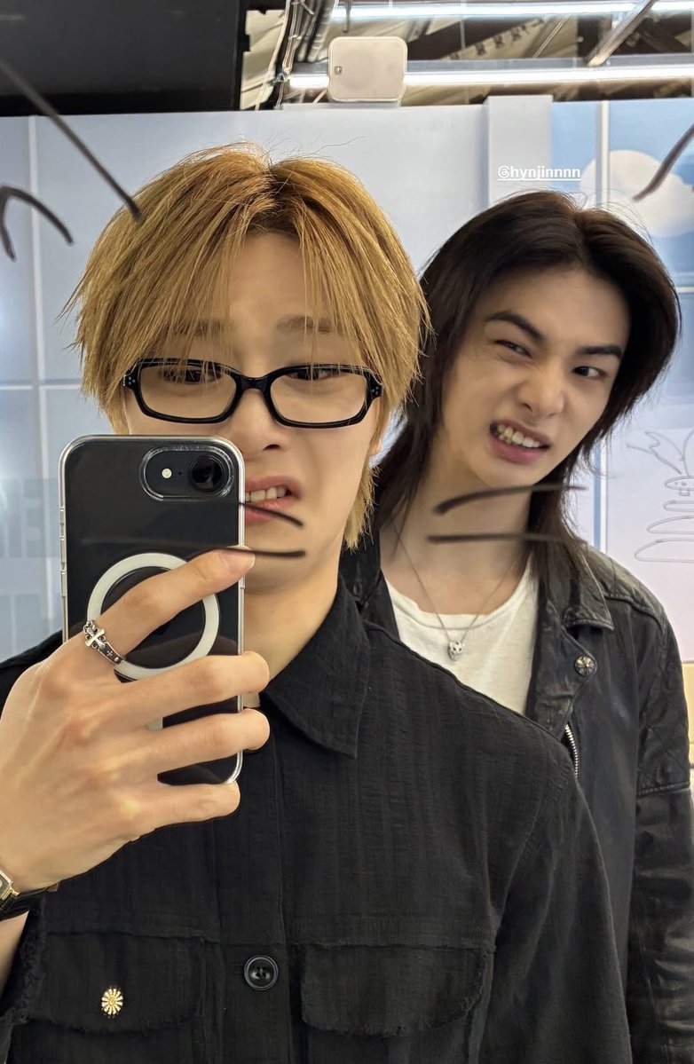 Hyunin tweet media