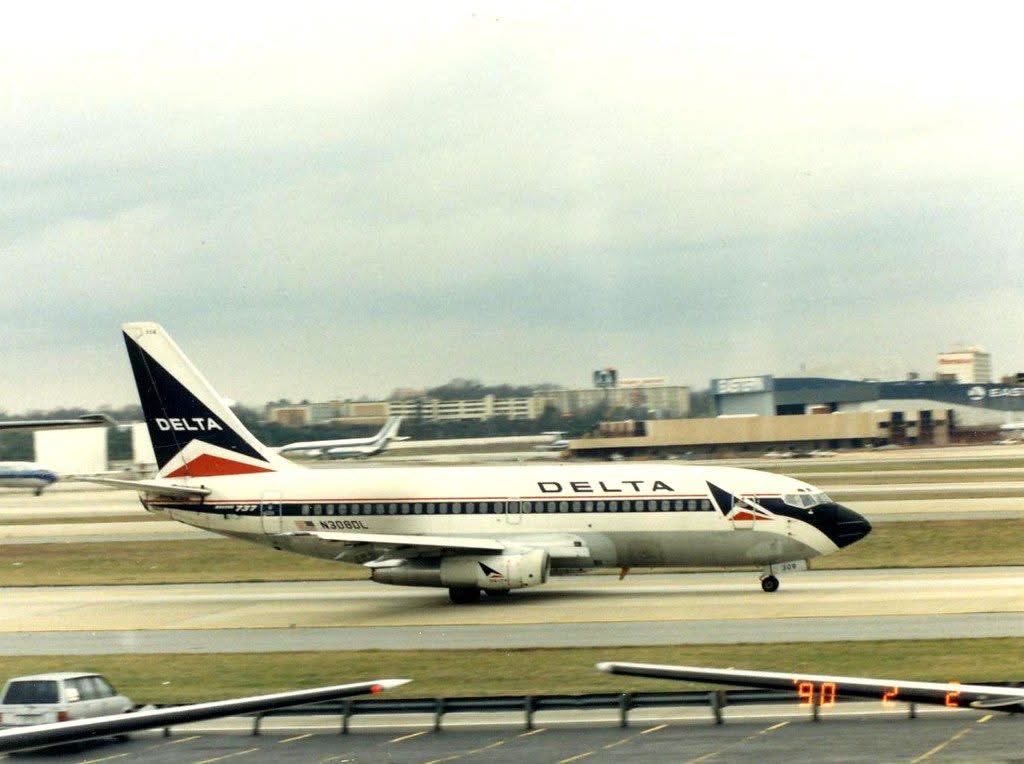 n194at's tweet image. Delta Air Lines 
Boeing 737-232 N308DL
ATL/KATL Atlanta Hartsfield Intl Airport
February 1990
Photo credit Savvas Garozis
#AvGeek #Aviation #Airline #AvGeeks #Boeing #B737 #ATL @ATLairport #Atlanta #Delta @Delta 🇺🇸