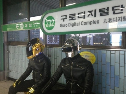 EDM과 대중음악 경시라니 그게 무슨 소리야 나 다프트펑크 해체했을 때 우울증와서 쿠쿠밥솥보고 울었는데