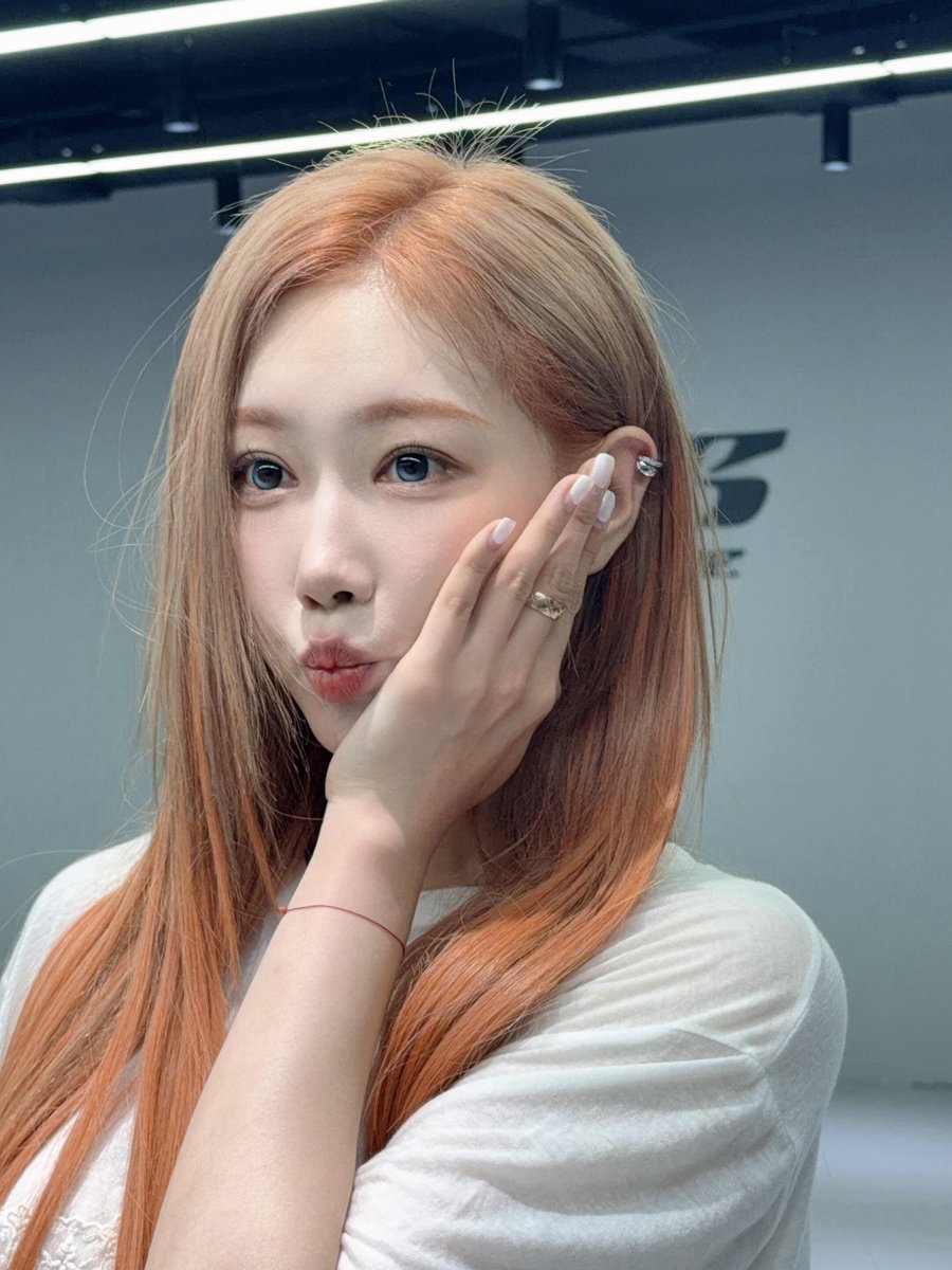 [260501] #Handong Rednote

Happy holiday🎉
See you at Strawberry Festival

假期快乐🎉
草莓见

#Dreamcatcher #드림캐쳐
#한동 #韩东 #韓東
#一起過五一 #心咚加載中