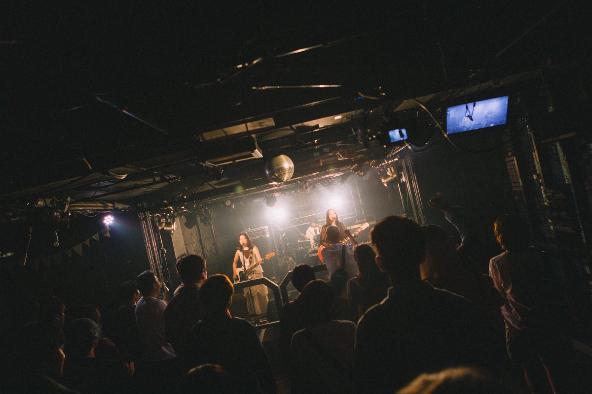 odoruanaguma's tweet photo. 5/1(Fri)
Sound Stream sakura 
×
おどるアナグマ共催

「わたしを見つけて」

たくさんのご来場.ご視聴
ありがとうございました！

1. Sugar Rush
2. 月光
3. All I want is your heart
4. ひとりごと
5. My favorite things
6. I Don't Need A Lover
7. Midnight Drive

photo by @god_yabu https://t.co/2WCGP5sSCI
