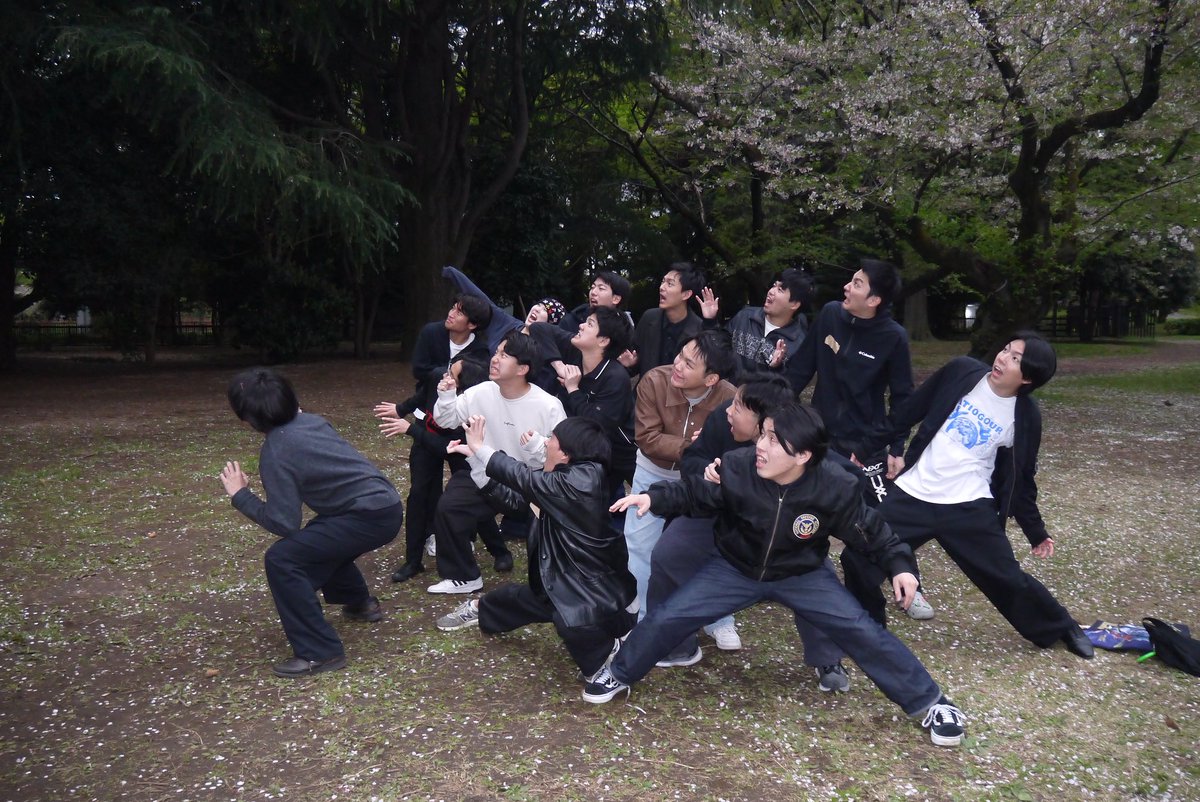 かの tweet media