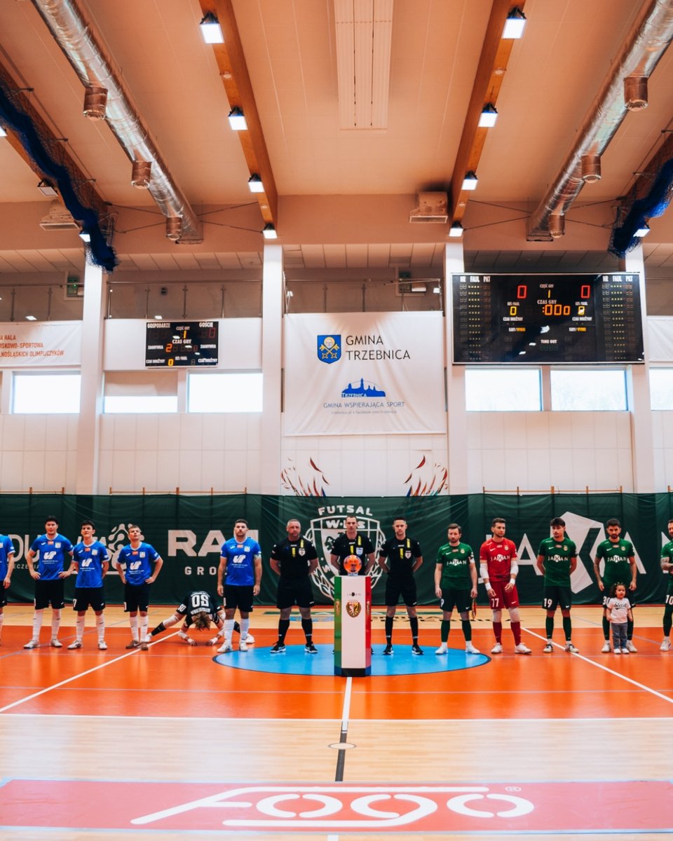 FutsalSlask's tweet photo. Już jutro startują play-offy Ekstraklasy 🔥

AZS UŚ Katowice - Eurobus Przemyśl
We-Met Sierakowice - Piast Gliwice
Rekord Bielsko-Biała - GI Malepszy Leszno
Legia Warszawa - Constract Lubawa

Która para zapowiada się najciekawiej? Kto faworytem do mistrzostwa Polski? 🤔 https://t.co/6CCQsSQnfg