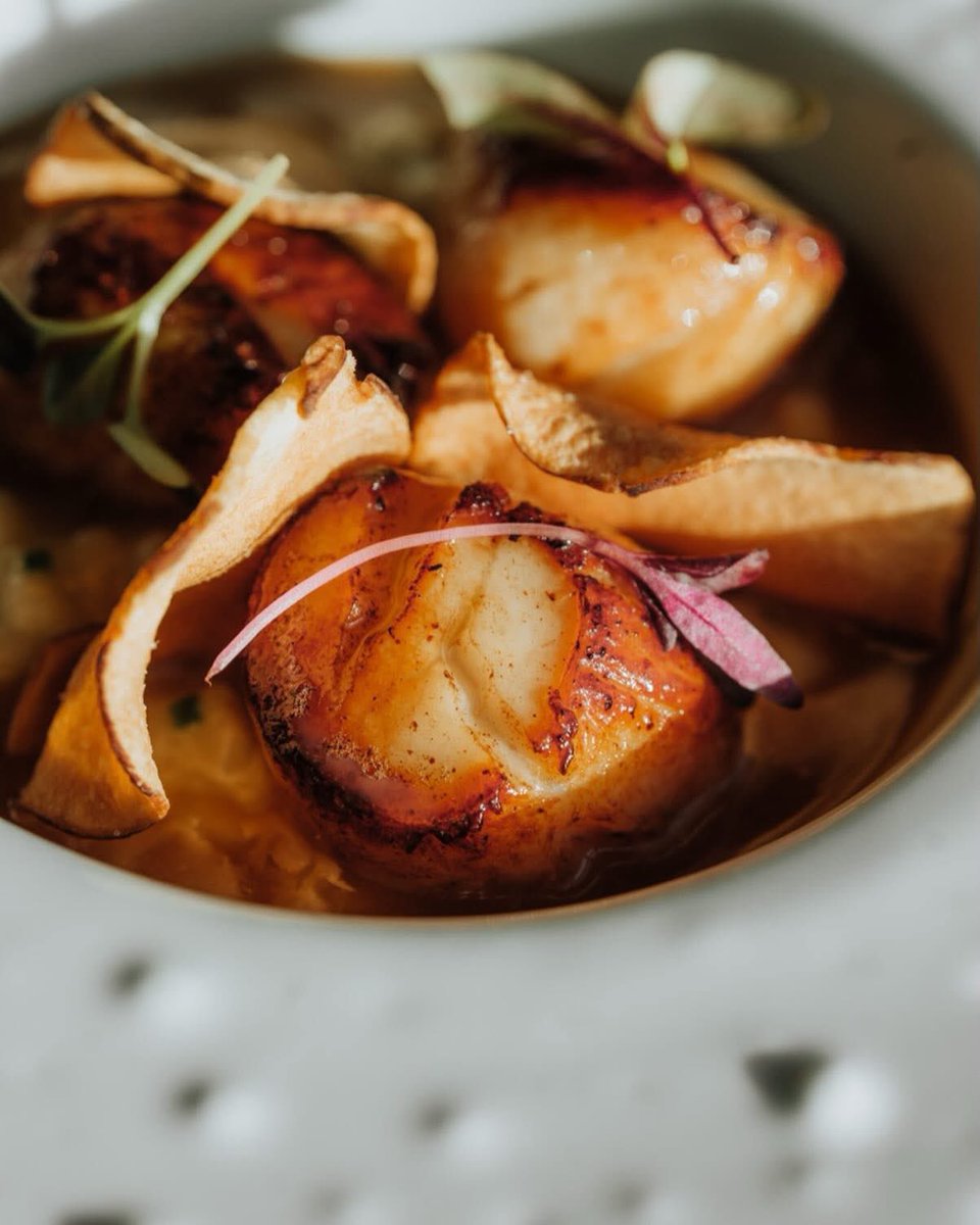 Chadwicks_Inn's tweet photo. CHEF’S SPECIAL - tonight!
Limited availability!

Scallops ~ 
Pan Roasted Scottish King Scallops
Smoked Chorizo &amp; Haricot Bean Cassoulet
Home Grown Bronze Fennel

Booking recommended. https://t.co/ne3gUsxkzC