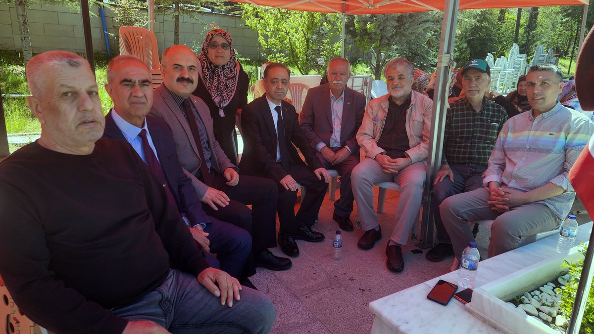 Şehit Yılmaz Güneş’in aziz hatırasına düzenlenen anma programına Mütevelli Heyeti Başkanı Gökalp Gedikbaşı, Denetim Kurulu Başkanı Süleyman Demir, Kurucu Mütevelli Heyeti Üyelerimiz Halis Güneş ve Yusuf Bozkurt ile birlikte katıldık.