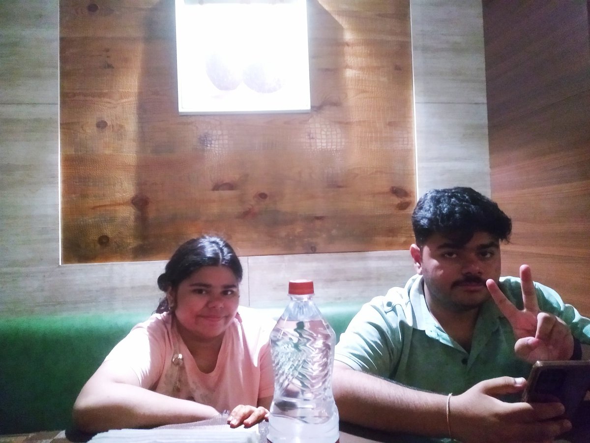 RohitTiwariDL's tweet image. #Memorable family 
#dinner pic 24-04-2026