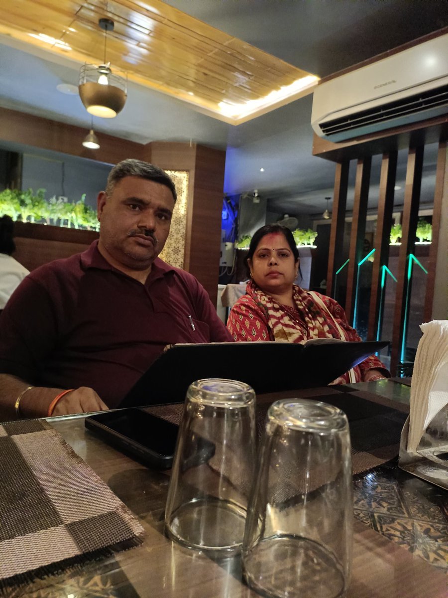 RohitTiwariDL's tweet image. #Memorable family 
#dinner pic 24-04-2026