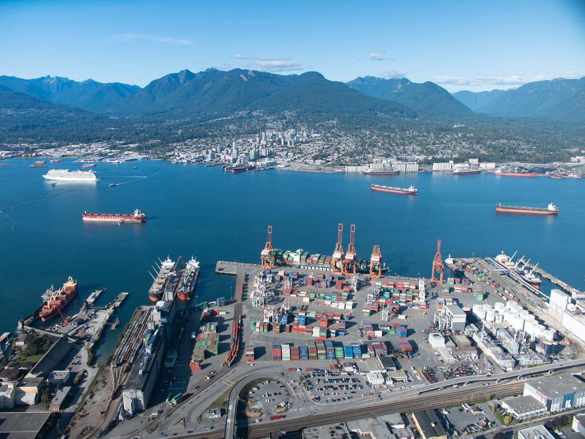 nmgcanada's tweet photo. Derrière chaque activité portuaire, il y a une collaboration entre les régions, les employeurs, les travailleurs et les parties prenantes. CMC renforce la coordination qui soutient des ports sûrs et efficaces, ainsi que le commerce canadien. https://t.co/IBI0vBbxOI