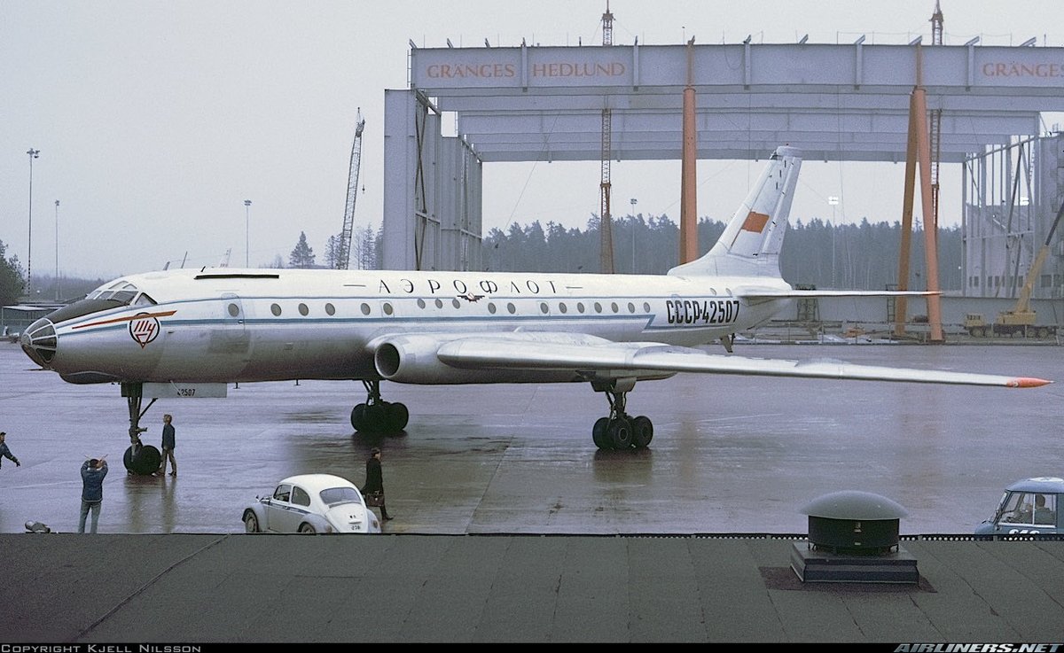 n194at's tweet image. Аэрофло́т
Tupolev Tu-104B CCCP-42507
ARN/ESSA Stockholm Arlanda Airport
December 3, 1972
Photo credit Kjell Nilsson 
#AvGeek #Airline #Aviation #AvGeeks #Aeroflot #Tupolev #Tu104 #ARN #Stockholm