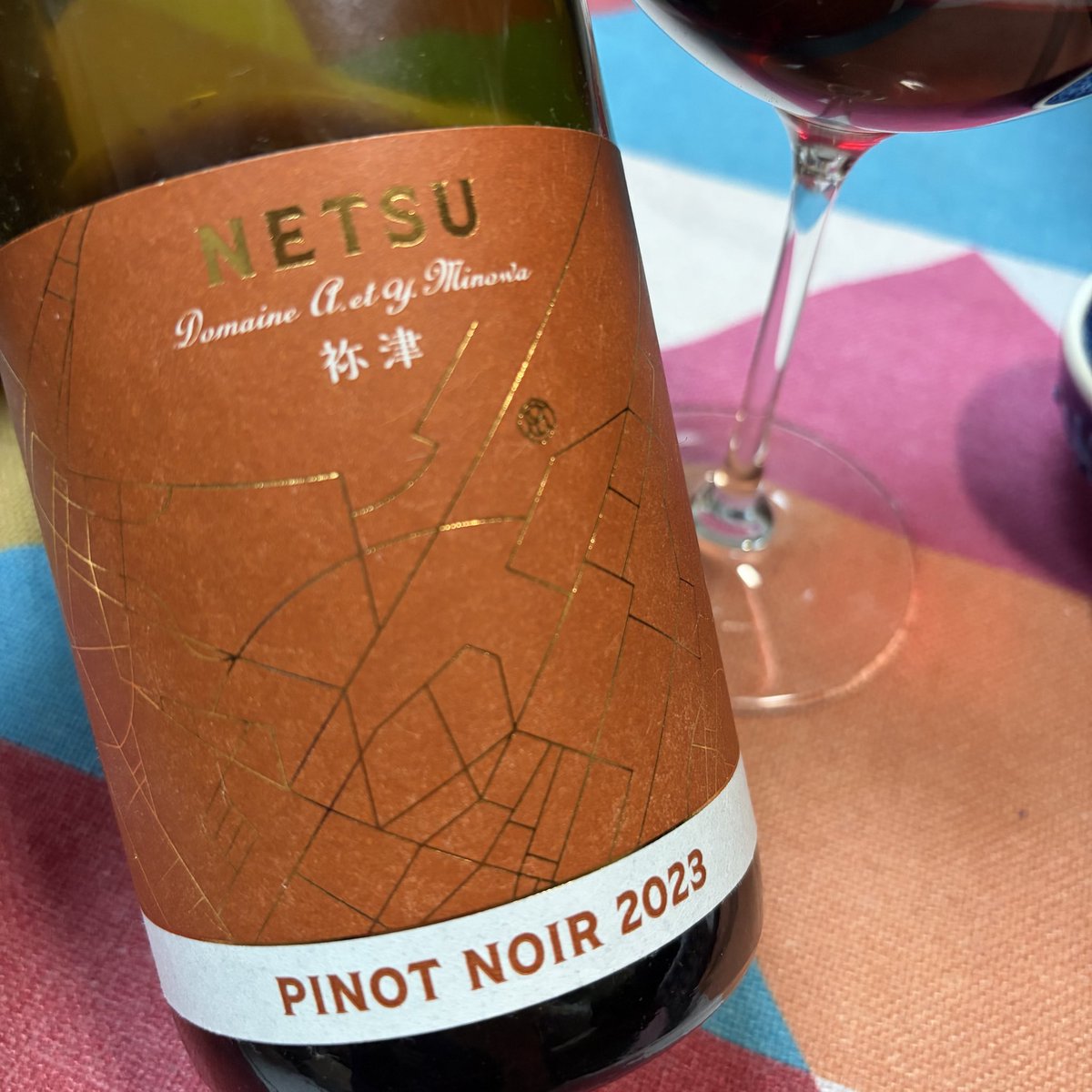 wineman_jp's tweet photo. 🇯🇵 NETSU 祢津
🍇 Pinot Noir

ぼんじゅーる農園直売所さんのピノ×代官山はシェ・リュイさんの小粒パイ🥧😍 https://t.co/8oIrDZOoDN