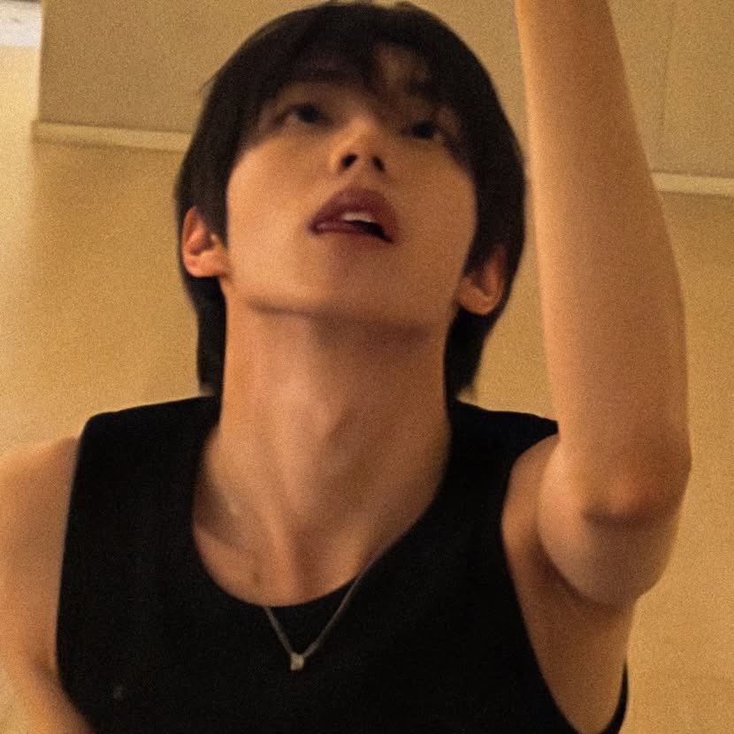 liyuchimes's tweet photo. if ever you catch me loving another man, just show me this picture of liyu. https://t.co/PDTjmvLXTq