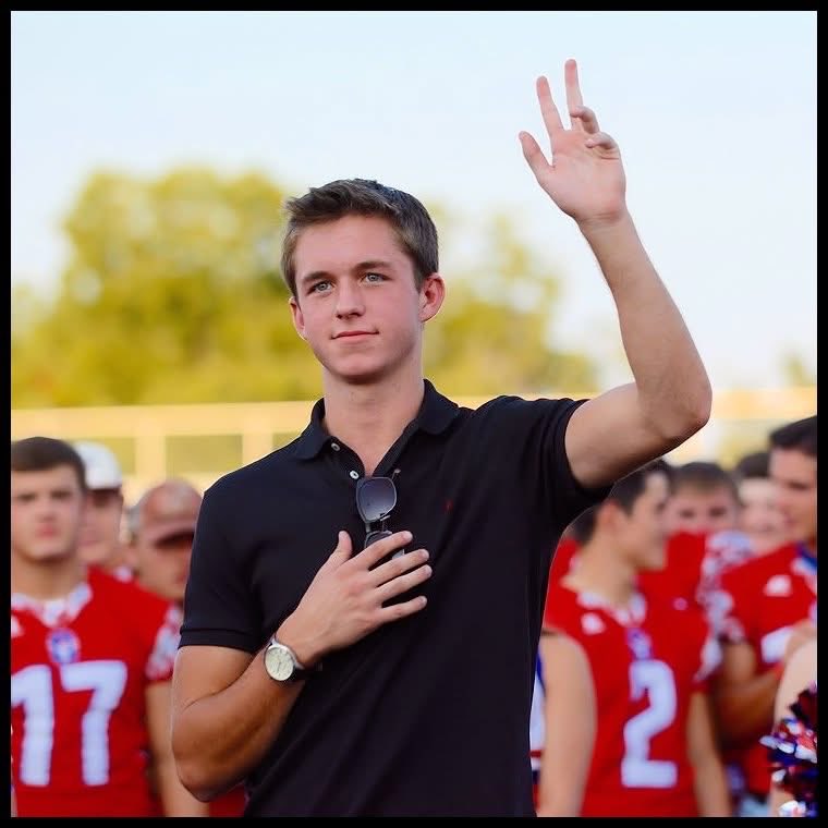 safehorns's tweet photo. Horns Up for Harry🤘

Thinking of Harrison Browns family, friends and everyone impacted by the tragic events on campus May 1, 2017. 

#HarrisonBrown #HookemForever @UTAustin #RecognizeRespondReport #Report4Harrison https://t.co/LMwmDKIPfy