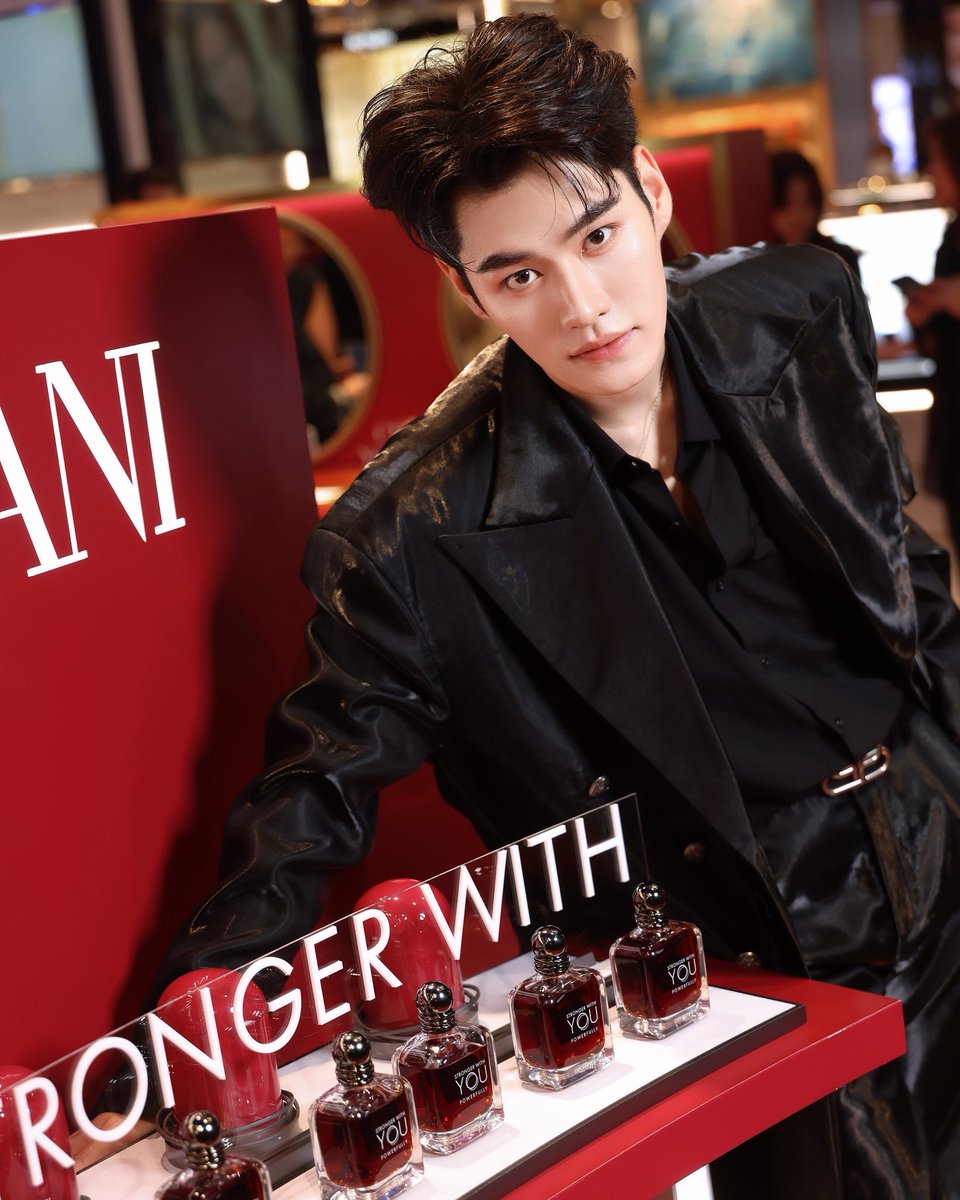 PerthNPOfficial's tweet photo. เก็บตกภาพบรรยากาศ “เพิร์ธ ณภัทร” ร่วมงาน EMPORIO ARMANI POWER OF YOU ✨❤️

#PerthNapat 
#PowerOfYou #Ownthemoment #ArmaniFragrance #Strongerwithyou https://t.co/hxc2TK0i25