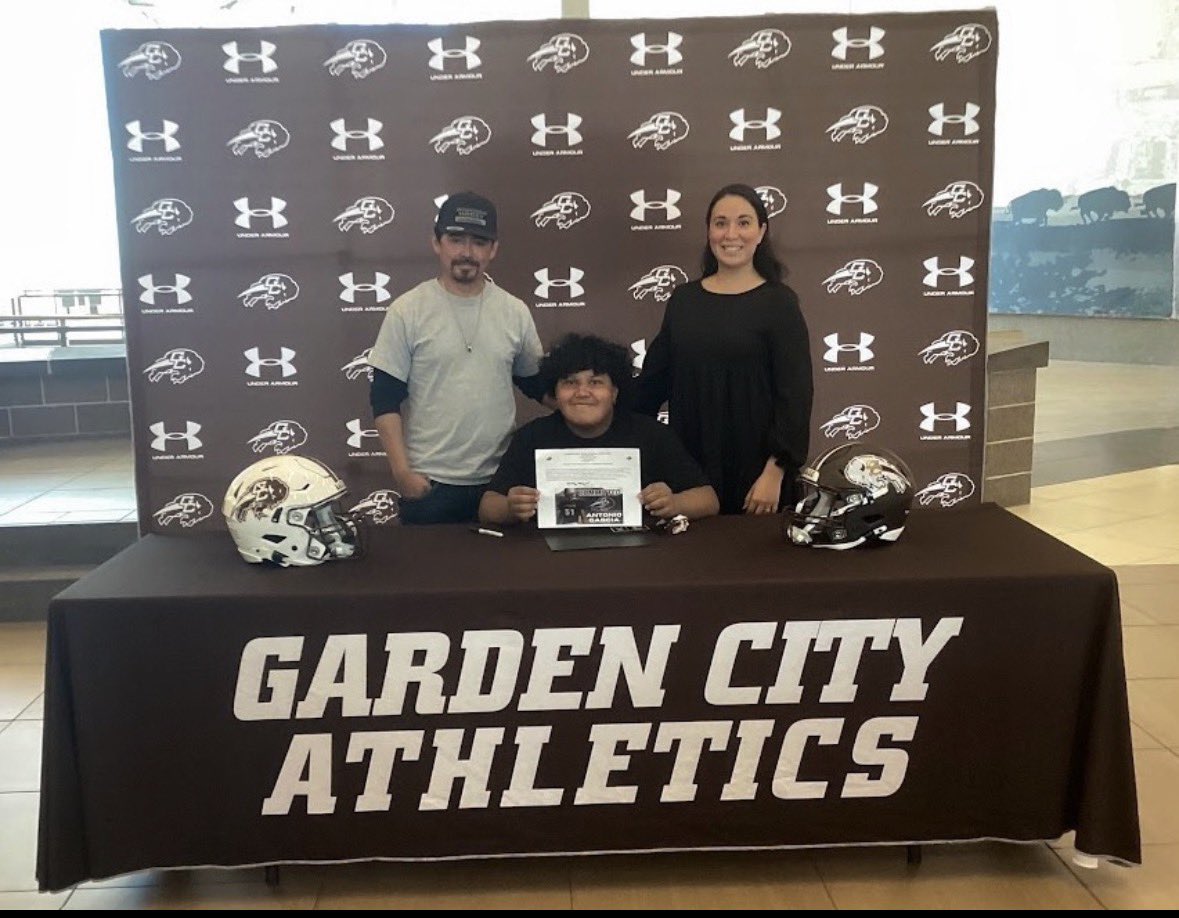 BuffCityFB2026's tweet photo. Welcome to the Herd, Antonio!
#oneherd
@BUFFSAthletics https://t.co/KOG8P2403C