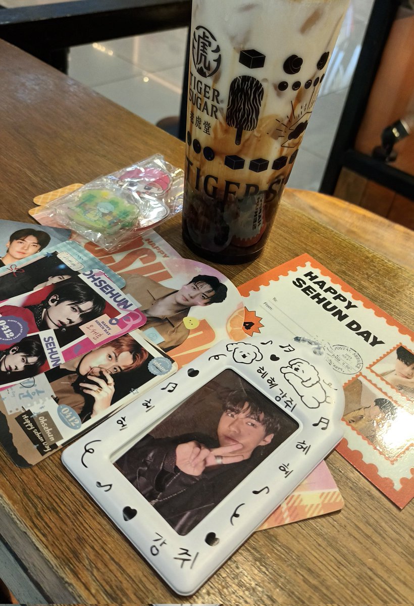 NoonaMD25's tweet photo. Ending April with Sehunnie's birthday 🧡 Thanks so much @ohsehunph412_ and @EXOPhils 🧡
#HappySehunDay
#DearestSehunDay
#OSHDAY https://t.co/VT8Bcl55Zb