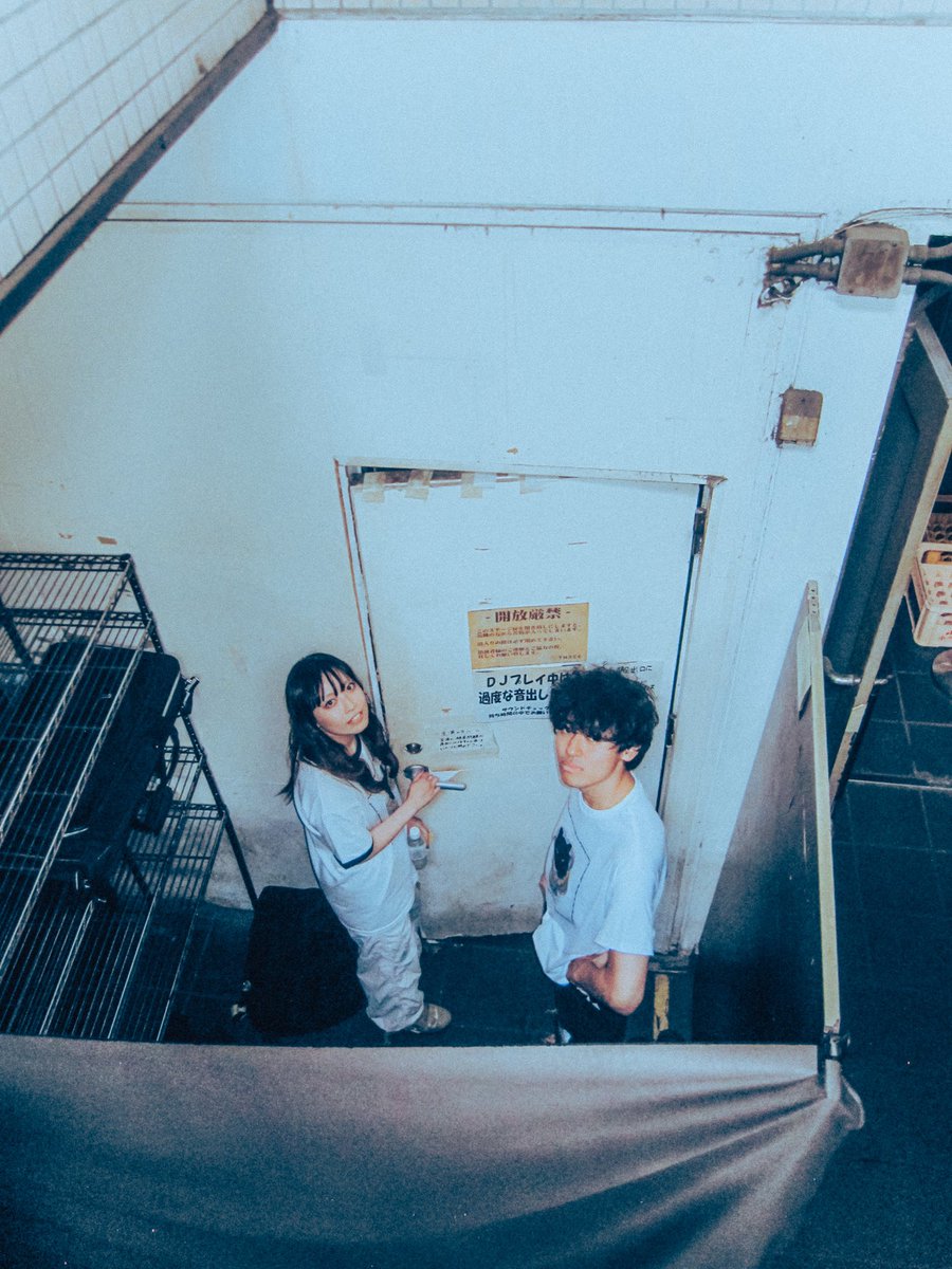 tiny_yang_yang's tweet photo. こんばんは、tiny-ynag-yangです☺︎
本当はリリースパーティまでに投稿する予定だった新譜収録曲の解説…
今更ですが「君にしかない」についてお話しします。
・
https://t.co/WZgUeQqR6o https://t.co/jebYd6dINl