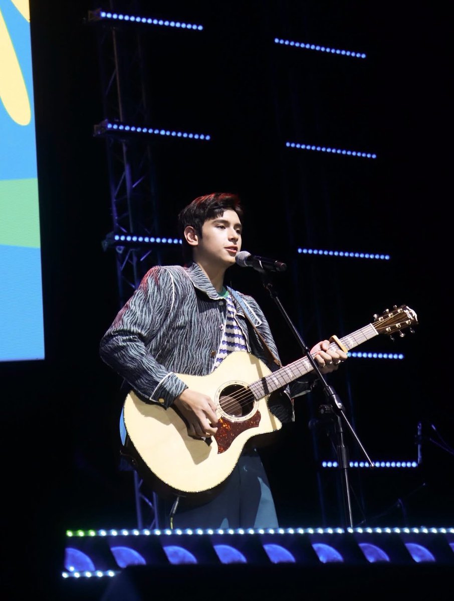 Kopiiiiiiii7's tweet photo. I'm so proud of you, Heath! You're truly a superstar in the making, and I know you'll shine even brighter in the future ✨🤟 💙 https://t.co/lcbN7ojjTp