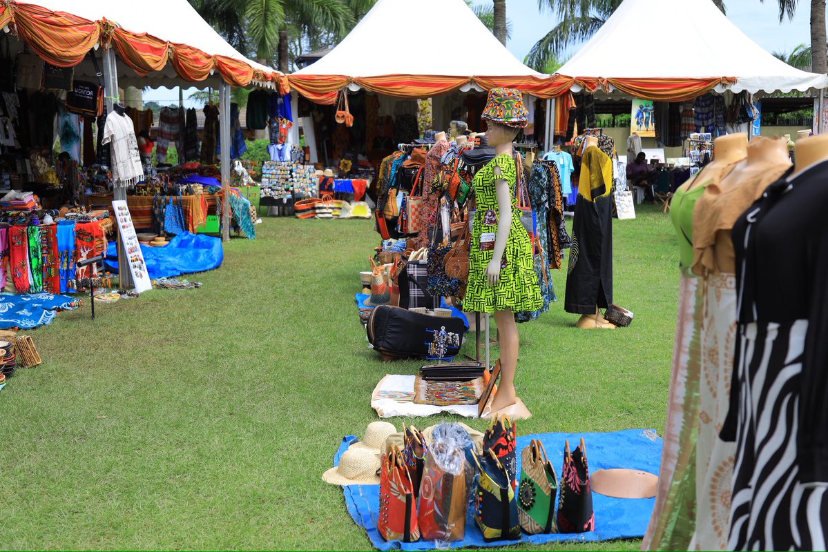 MarvinTheGuide's tweet image. To all the art &amp;amp; crafts lovers or suppliers, #POATE2026 welcomes you all to come showcase your products and meet up with new clients like lodge owners and other private customers.
Come interact with fellow creators &amp;amp; designers in the same industry.

#Wanderlust #ExploreUganda