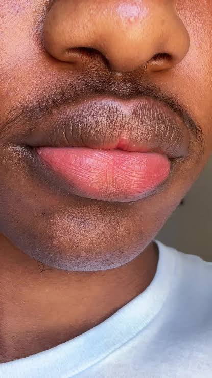 jsteeze_'s tweet photo. Gone are the days when pink lips were used to measure how handsome someone is. I don't know if it's still a trend. https://t.co/CuSdGPmhiI