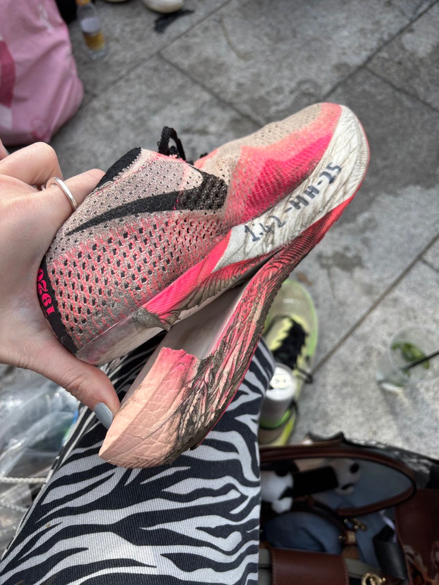camshaw115's tweet image. After trying to seek a resolution from both @ProDirect_LDN and @Nike in relation to my failed Vaporflys, it is incredibly disappointing to see that neither party would like to take responsibility for a faulty product #nike #running #londonmarathon @LondonMarathon