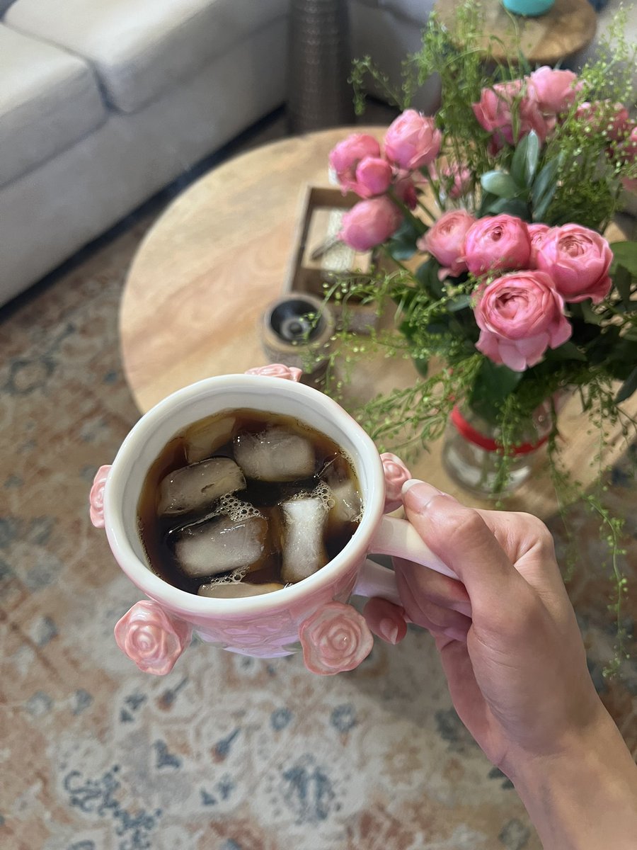 AND__forget's tweet photo. بيت العائلة بالويكند مليان حياة وأطفال وروح 🌸🌺 https://t.co/51S27ZSm3x