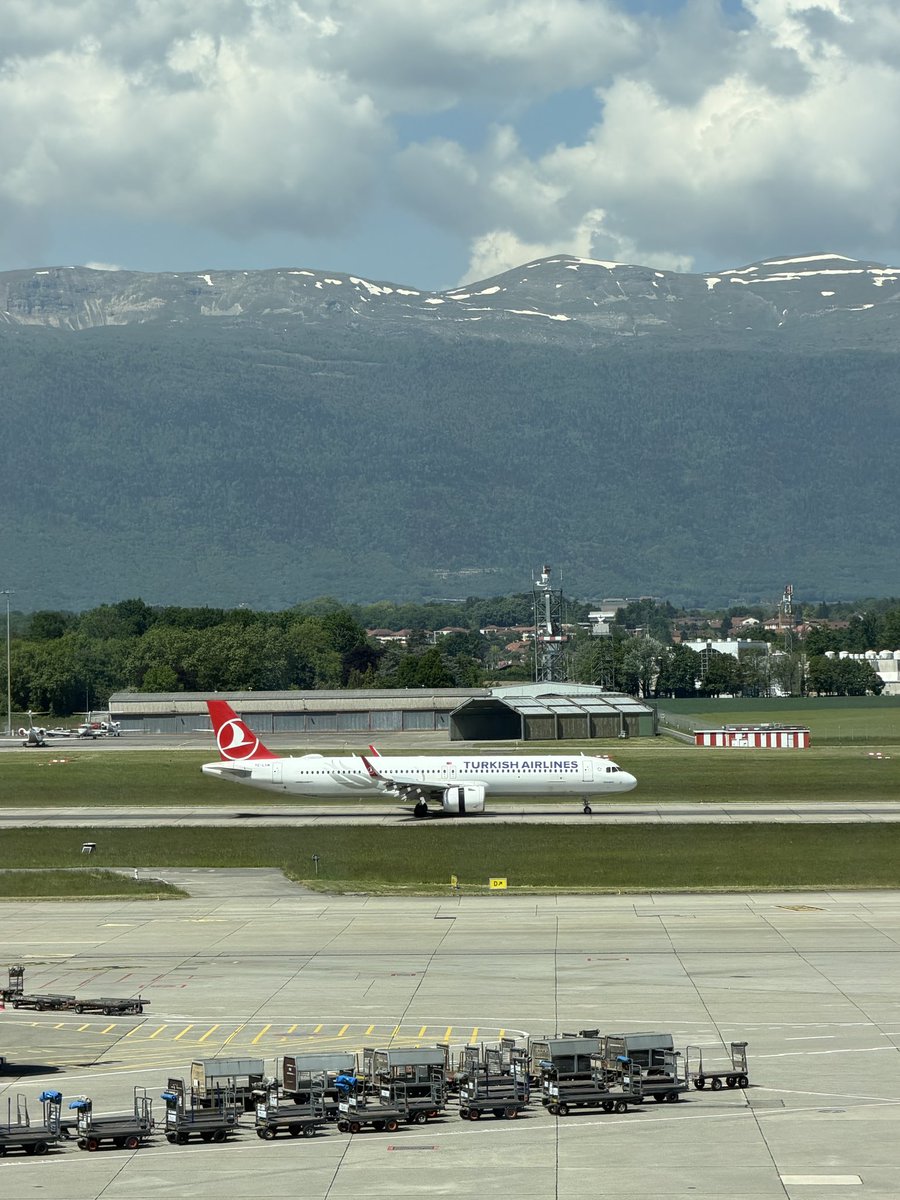 Roxoda_'s tweet image. Genevre turu başlar 😎#geneva #cenevre #cuma