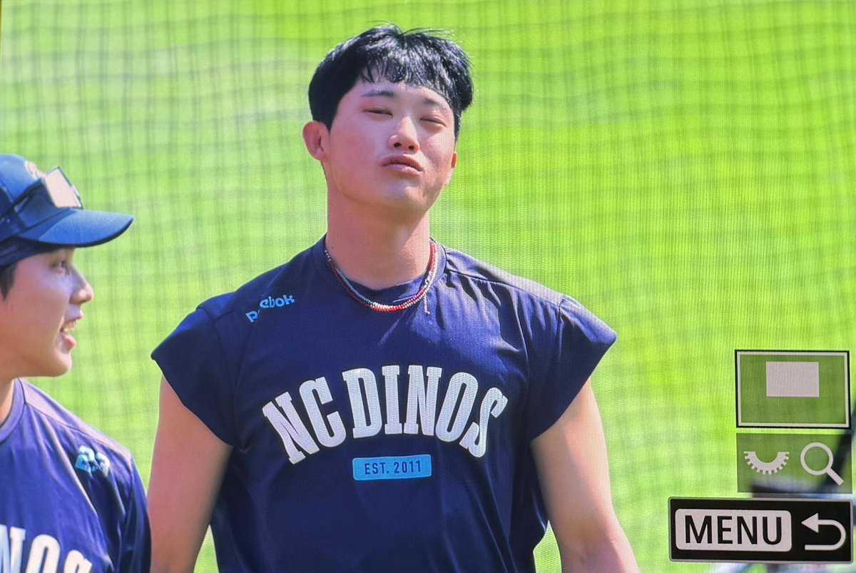 둥 tweet media