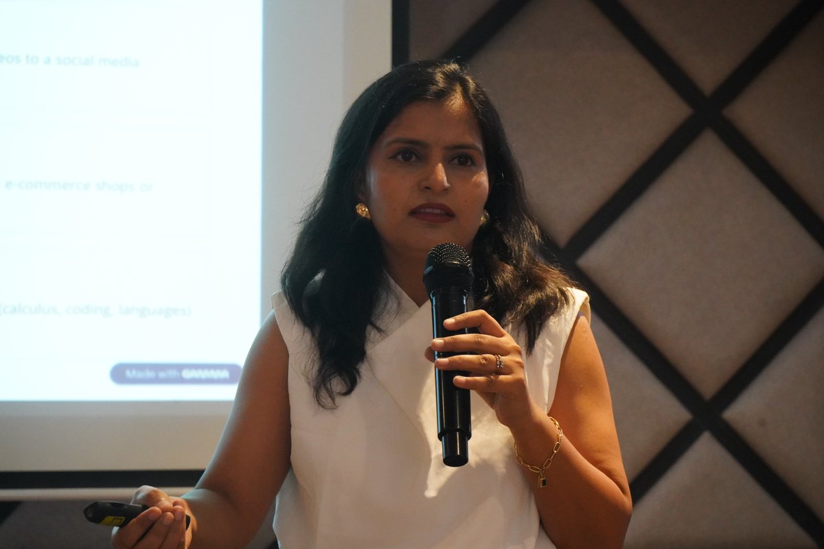 GdgUdaipur's tweet image. A massive thank you to Prithvi Jain for her powerful session, "Breaking the Pattern: Create Opportunities with AI."🔨✨

#GDGUdaipur #BreakThePattern #AIForGood #InnovationMindset #TechLeadership #UdaipurTech #WomenTechmakers #IWD2026