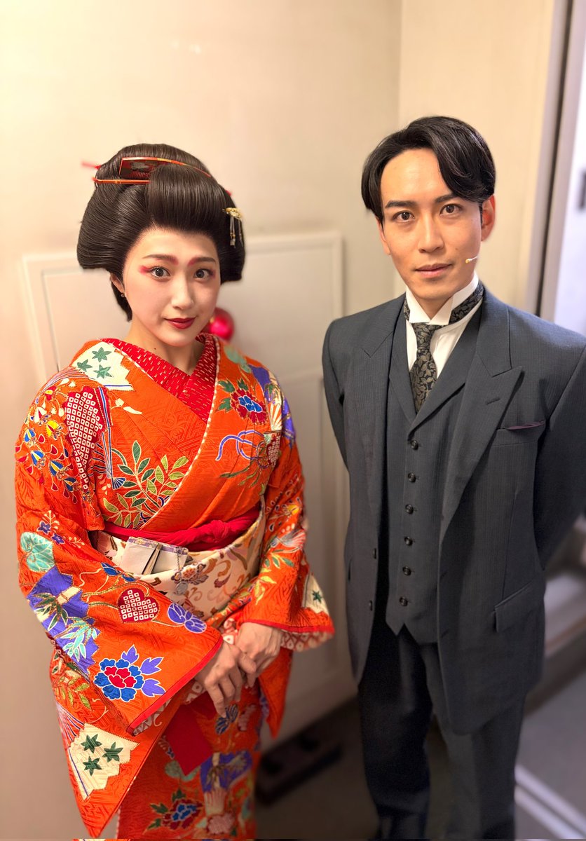 junctionstaff's tweet photo. 【小原悠輝・三浦優水香】ミュージカル『アイ・ラブ・坊っちゃん』開幕しました！
#小原悠輝 は顔色の悪い(笑)うらなり役、#三浦優水香 は芸者小鈴で三味線を披露しています！ご注目ください✨️東京公演は5月31日まで明治座にて📚️
#アイ・ラブ・坊っちゃん https://t.co/NLvLqGGqZX