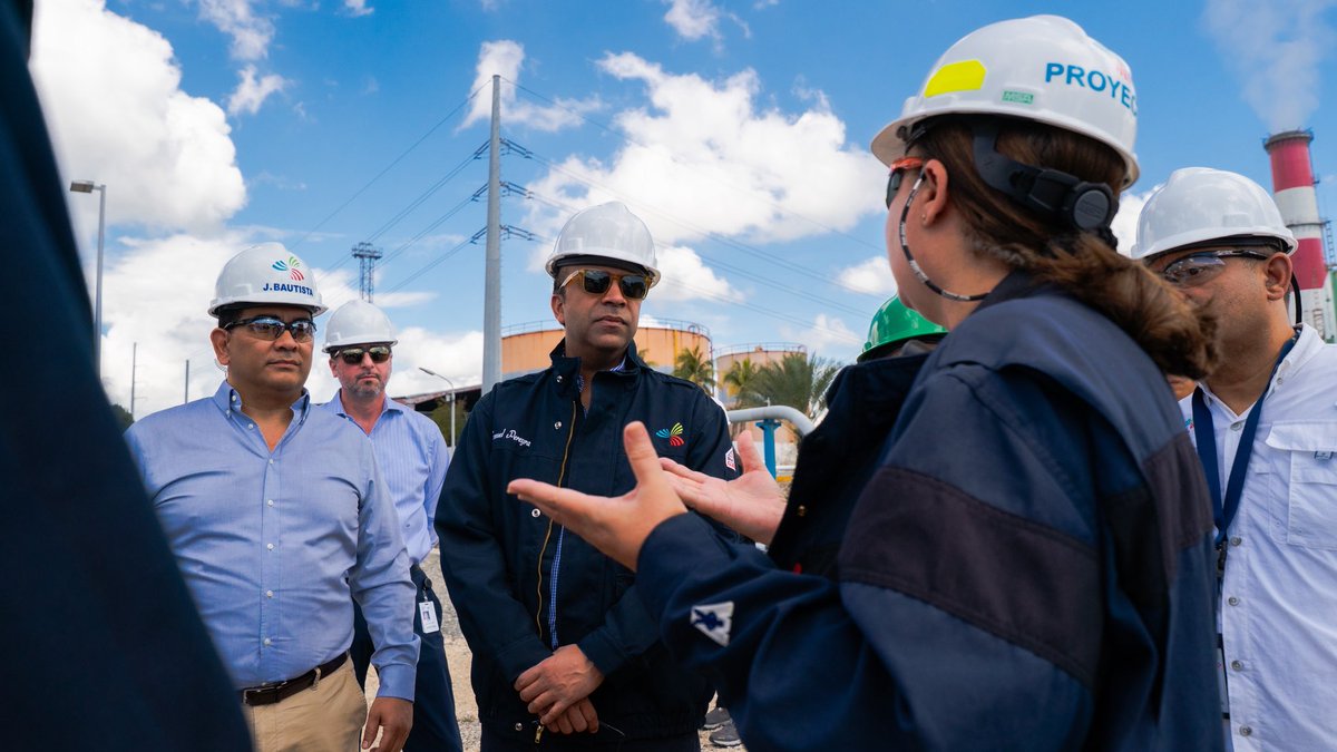 spereyrarojas's tweet photo. Hoy, en el Día del Trabajo, quiero reconocer y felicitar a cada uno de nuestros colaboradores de Refidomsa.

Gracias al trabajo, compromiso y entrega de ustedes, seguimos garantizando la energía que mueve a nuestro país y aportando al desarrollo de la República Dominicana.

Me siento muy orgulloso de formar parte de esta gran familia, de ver el esfuerzo que cada equipo pone en lo que hace y de saber que, juntos, seguimos logrando grandes cosas.

¡Feliz Día del Trabajo! 🙌🏼⛽️🇩🇴