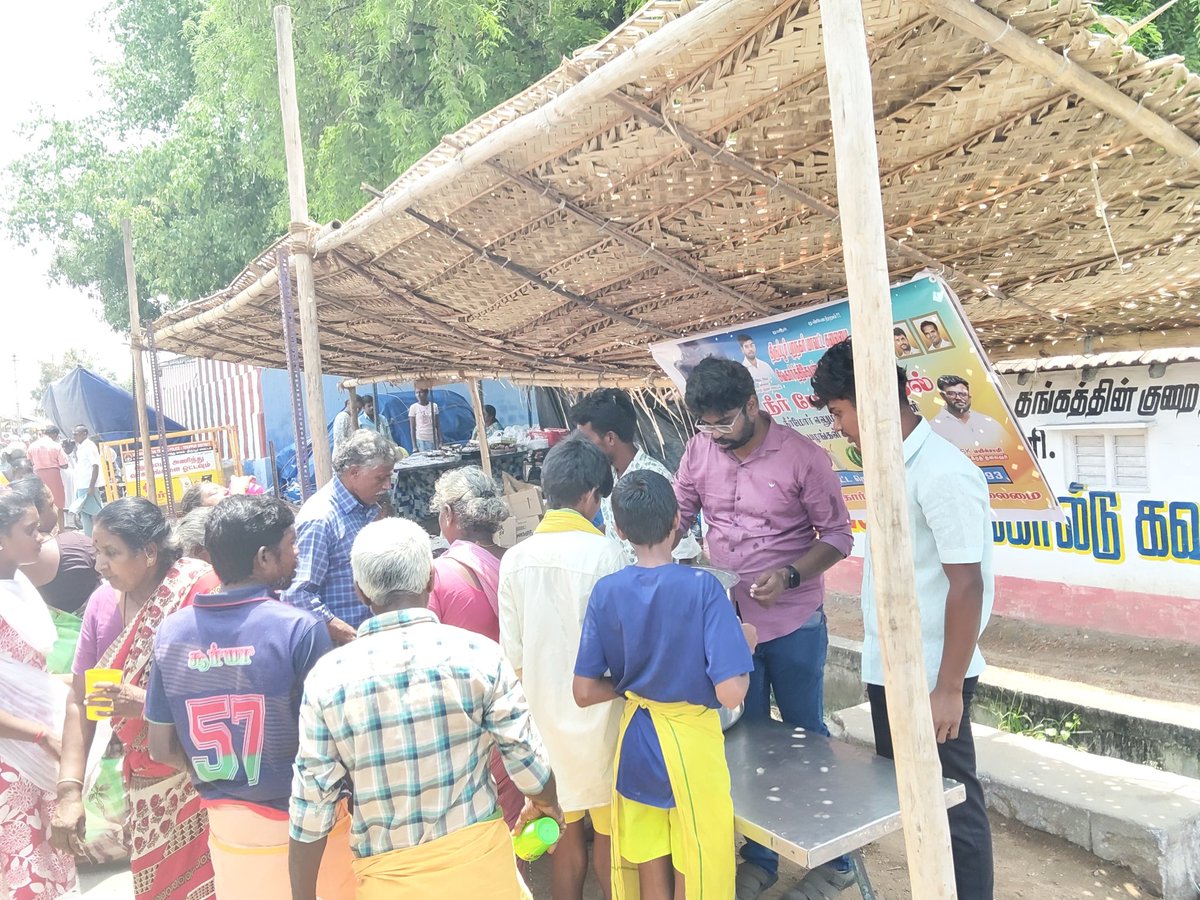 Tirupursuburban's tweet photo. மடத்துக்குளம் தொகுதியில் - #திருப்பூர்புறநகர்மாவட்டம் சிவகார்த்திகேயன் நற்பணி இயக்கம் சார்பாக கோடை வெயிலின் தாக்கத்தை குறைக்க பொதுமக்களுக்கு நீர் மோர், தர்பூசணி பழங்கள் எலுமிச்சை சாறு கொடுக்கப்பட்டது 😊
@Siva_Kartikeyan @AllIndiaSKFC @Tirupursuburban #Sivakarthikeyan #KingSK https://t.co/JRYLzr3px9