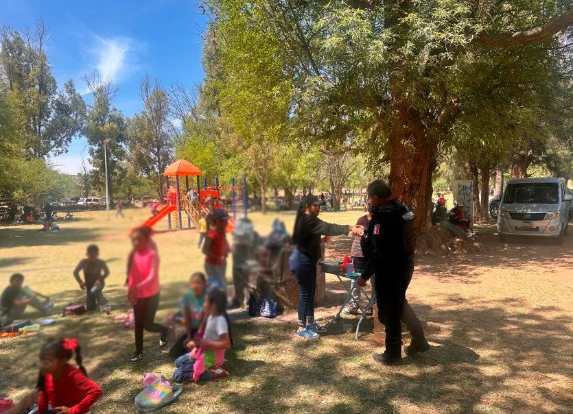 SSP_Zac's tweet image. La #PEP en coordinación con la Policía Municipal dió seguridad en diversos eventos conmemorativos del Día del Niño, realizados en distintas colonias y comunidades del municipio de Trancoso para garantizar entornos seguros y fortalecer la convivencia social.n9.cl/uwked
