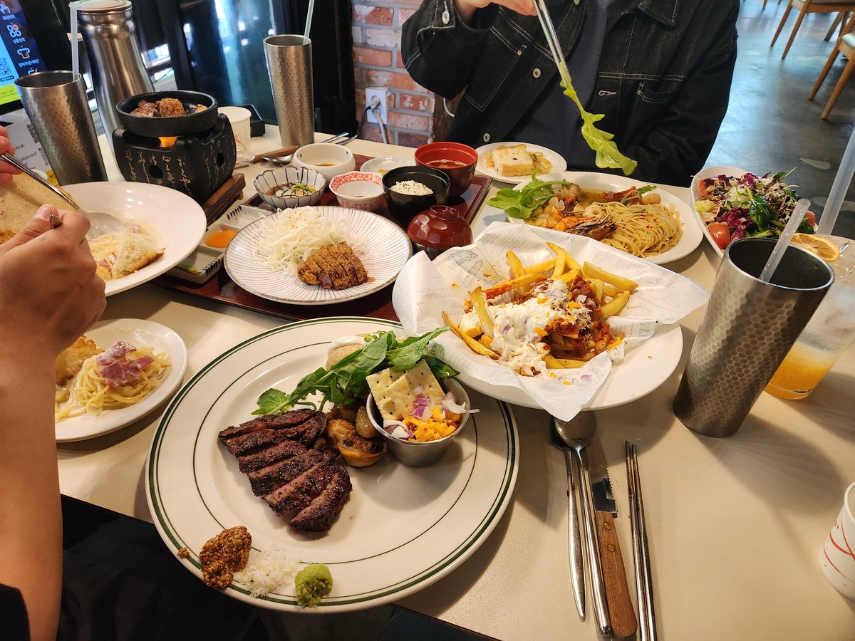 이름이 tweet media