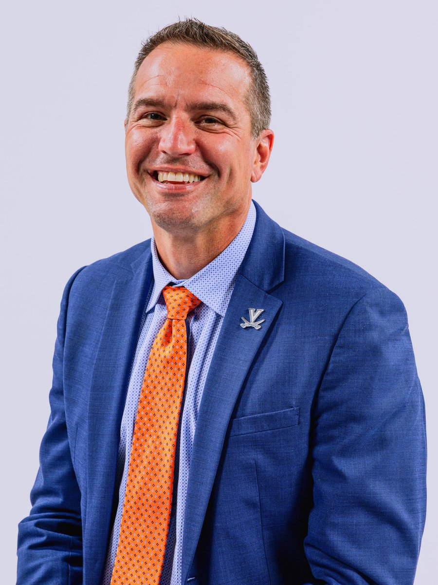 UVAWomensHoops's tweet image. Orange and blue looks good on Coach 😮‍💨🔥

#GoHoos