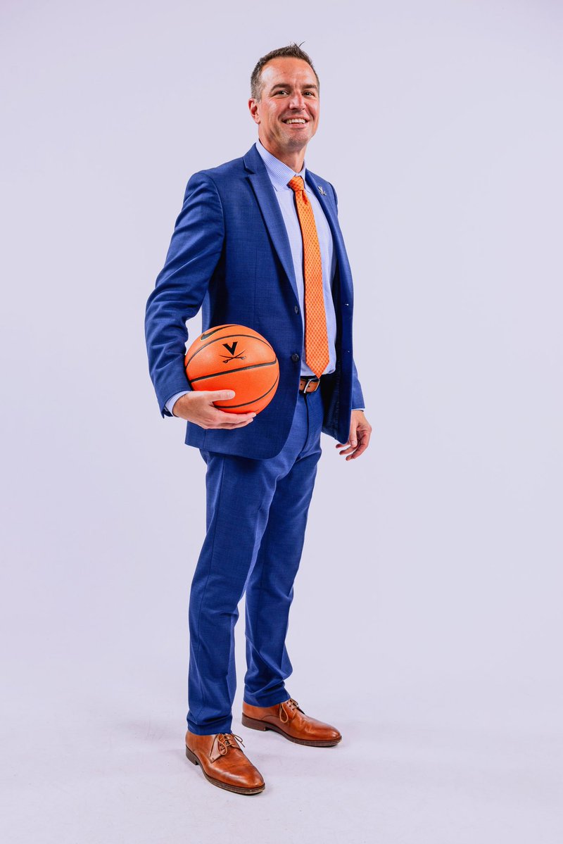 UVAWomensHoops's tweet image. Orange and blue looks good on Coach 😮‍💨🔥

#GoHoos