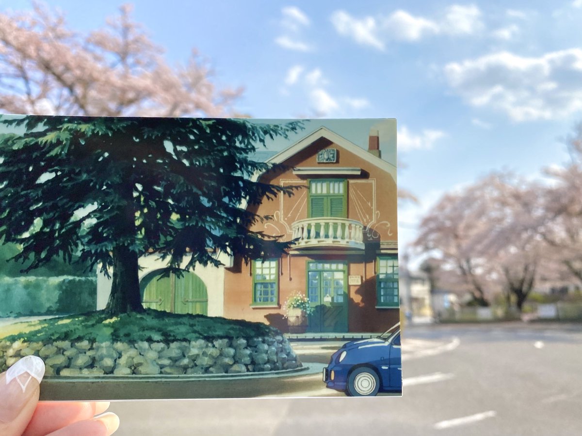 yolice_221B's tweet photo. ジブリの｢耳をすませば｣は聖蹟桜ヶ丘がロケ地なんだけど、地球屋前のロータリーや杉村が雫に告白する神社など、作中のシーンそのままの場所がたくさんあって聖地巡礼するととっても楽しいです︎︎📚
#耳をすませば https://t.co/3xNAJeG1Ph