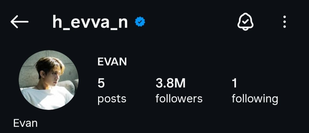 𝕬𝖓𝖓𝖆2000 EVAN DEBUT SOON tweet media