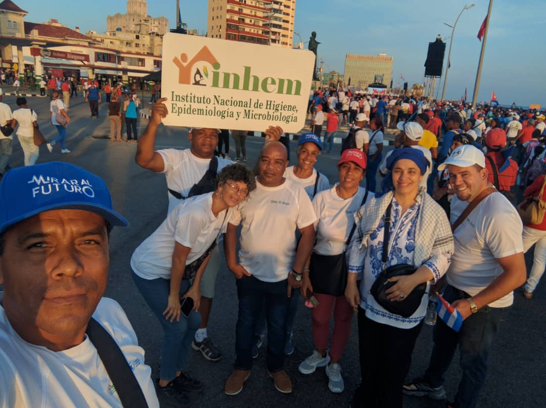 🇨🇺⚕️ Desde cada rincón de #Cuba, los trabajadores de la Salud responden con la misma certeza: defender la Patria ante los tiempos más desafiantes.

✊🏥 Este #1DeMayo, más comprometidos que nunca con la paz y con la vida de nuestro pueblo.

#CubaPorLaVida #LaPatriaSeDefiende ♥️